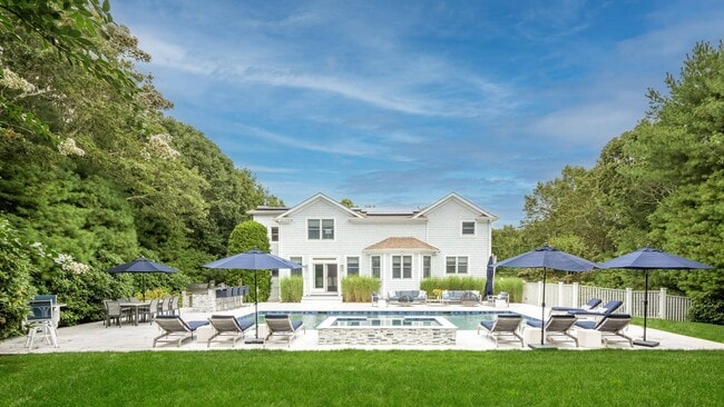 Building Photo - 48 Woodthrush Ln