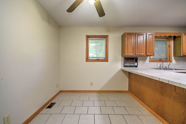 Building Photo - 3 Bedroom 3 Bathroom Home in Kingsport, TN