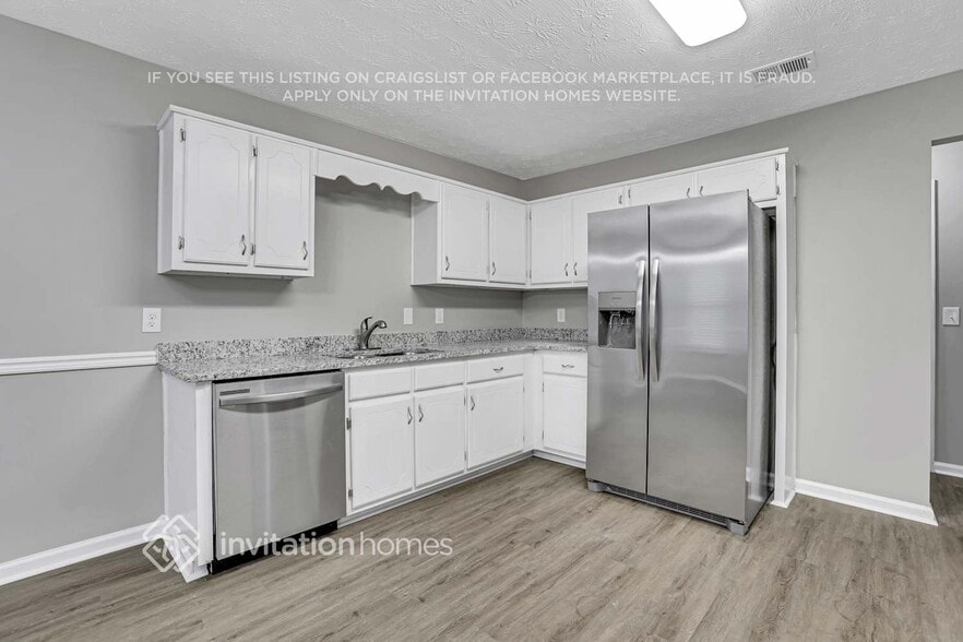 Building Photo - 495 Mountainview Dr