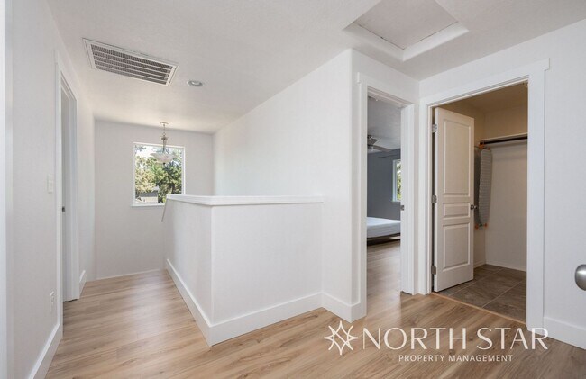 Building Photo - Recently Renovated 3 Bed, 2.5 Bath w/ Offi...
