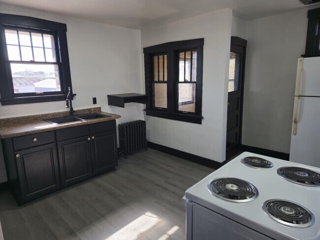 Building Photo - 1124 S 10th St