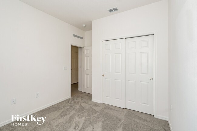 Building Photo - 418 Reina Wy