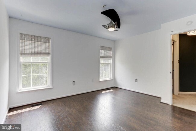 Building Photo - 9197 Carriage House Ln
