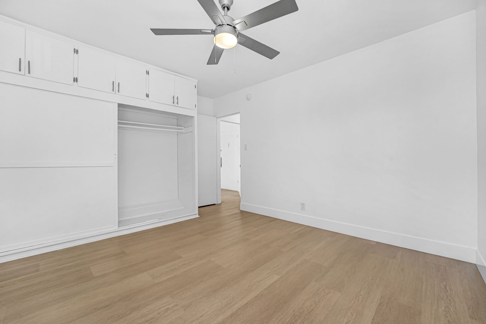 Building Photo - 10250 Palms Blvd