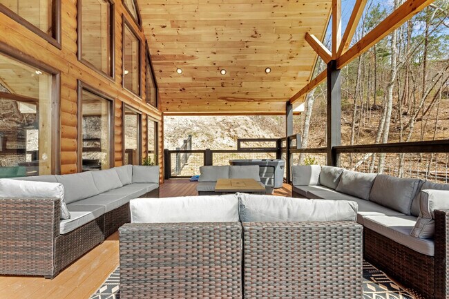 Building Photo - 2125 Rising Fawn Way