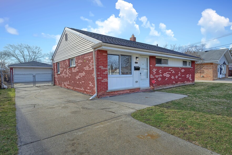 Building Photo - 11134 Superior Ave