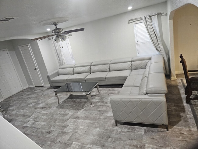 Building Photo - 2713 Montague County Dr