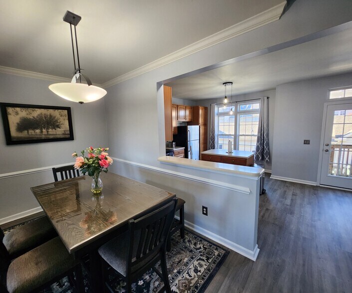 Building Photo - 2068 Lockwood Dr