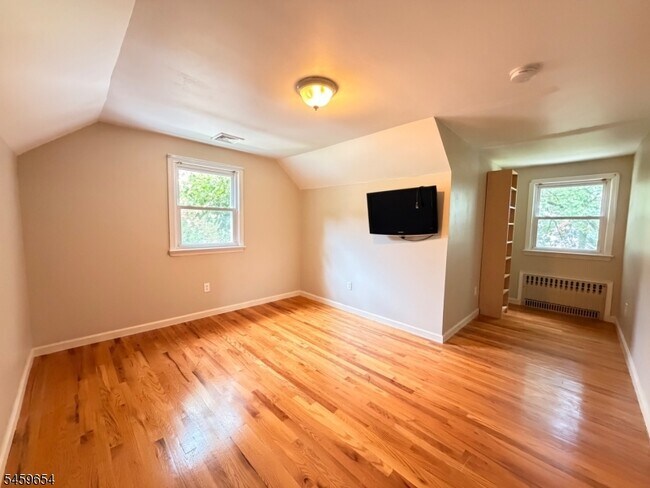 Building Photo - 1031 Lowden Ave