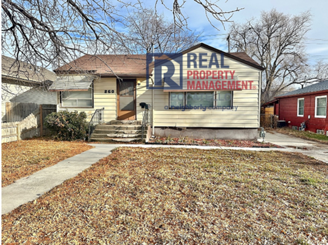 Primary Photo - 4 bed 2 bath house - Shop and an office sp...