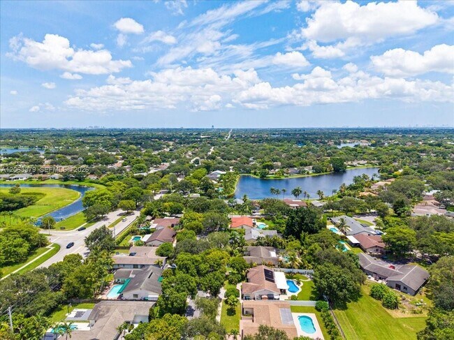 Building Photo - 4201 W Sailboat Dr