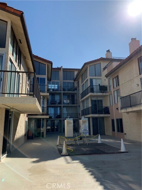 Building Photo - 535 Esplanade