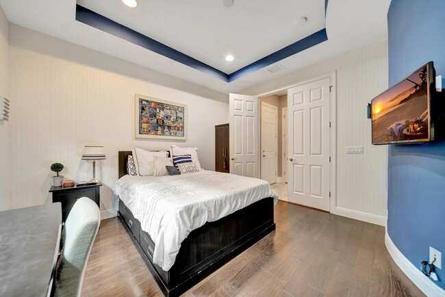 Building Photo - 10302 Sweet Bay Manor