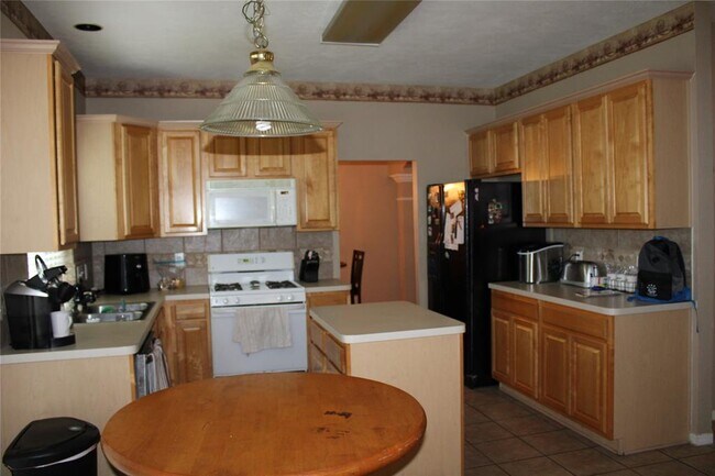 Building Photo - 6022 Spanish Oak Dr