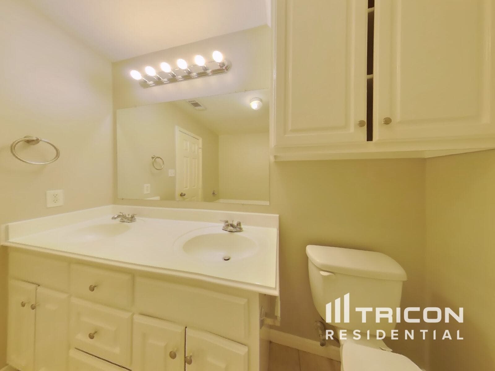 Building Photo - 16179 Summer Breeze Ct