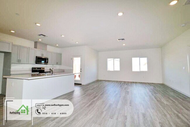 Building Photo - 2141 Hilltop Dr