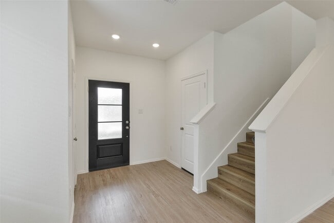 Building Photo - 3015 Wedgewood Cv Wy