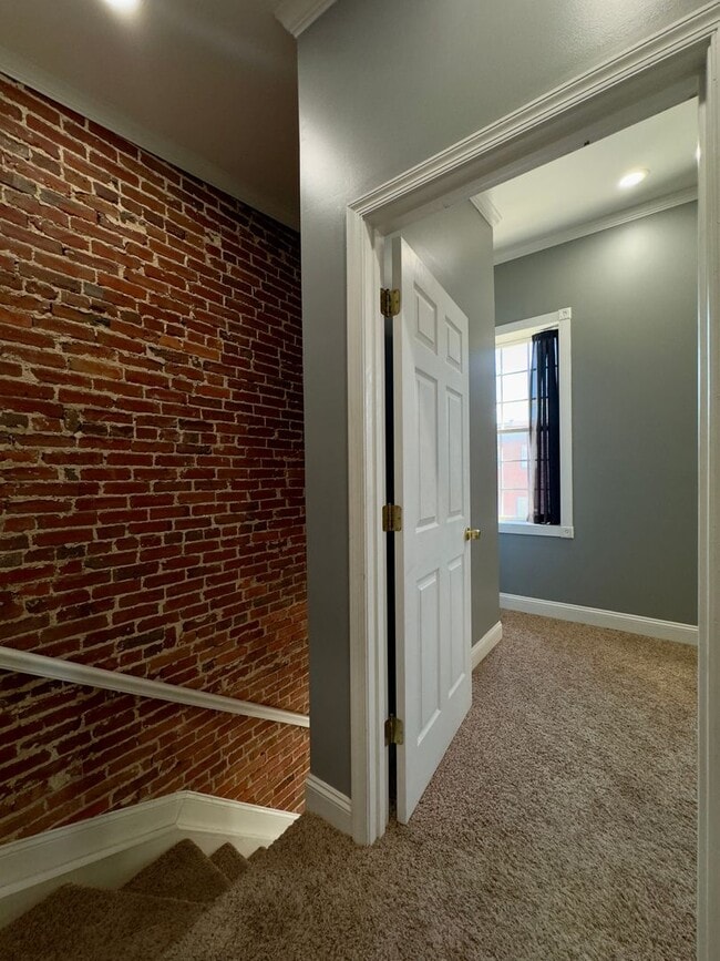 Building Photo - Charming 2Bed/2.5Bath in Washington Vilage - Extra Space in the Basement
