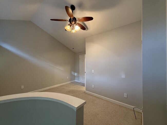 Building Photo - 200 Woodgreen Dr