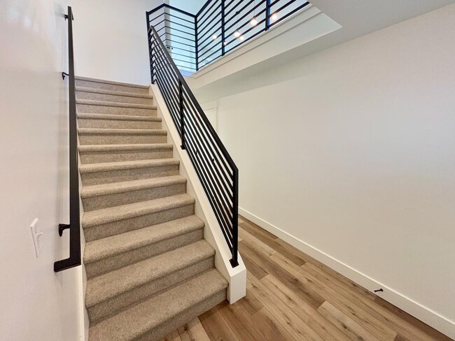 Building Photo - 638 E 360 S
