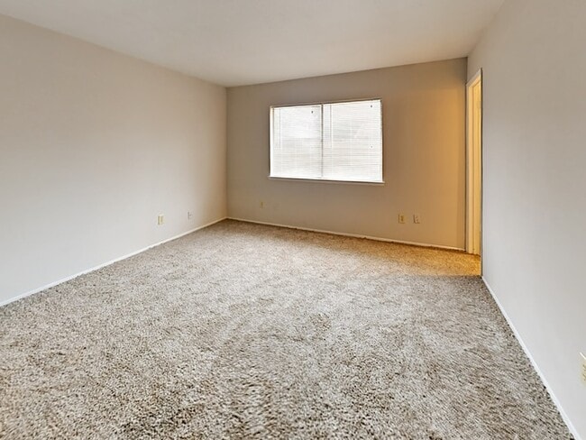 Building Photo - No Application Fee* Plus $250 Off First & ...