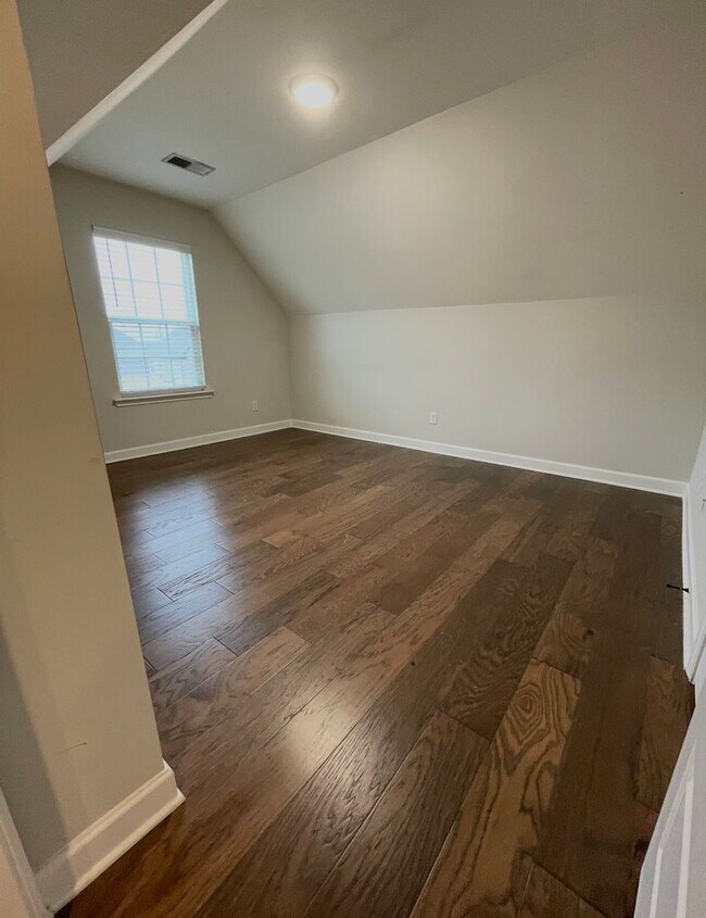 Building Photo - South Cherry Tree 509