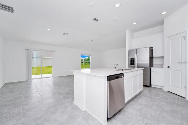 Building Photo - 4057 Ambrose Ave