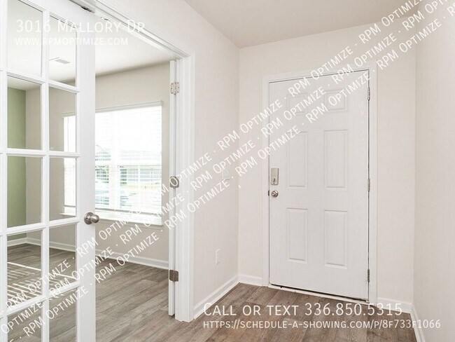 Building Photo - 3016 Mallory Dr