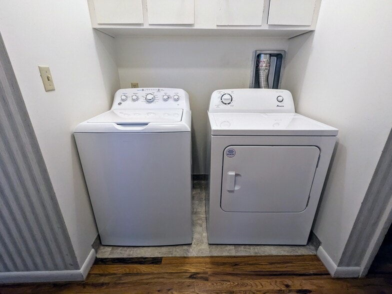 Building Photo - 2660 Central Ave