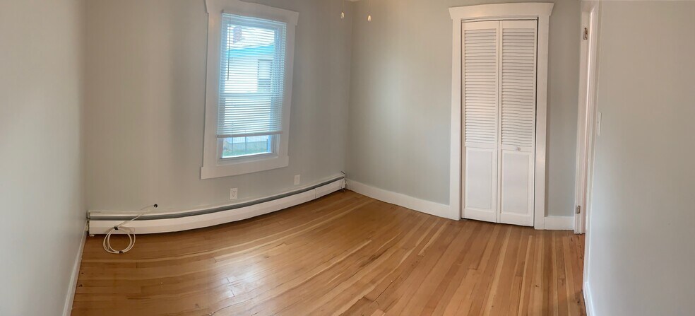 Building Photo - 1820 Pine Ter