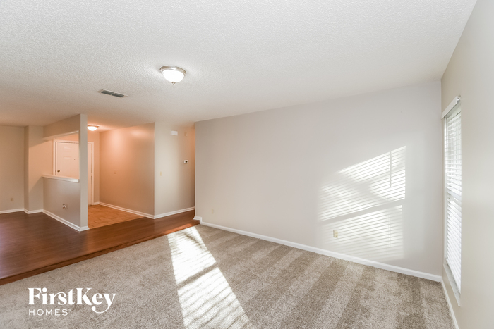 Building Photo - 9586 Villiers Dr N