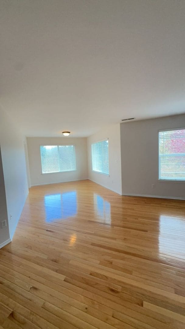 Building Photo - Bothell Home