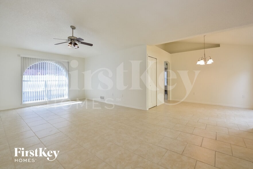 Building Photo - 1429 Lodge Terrace