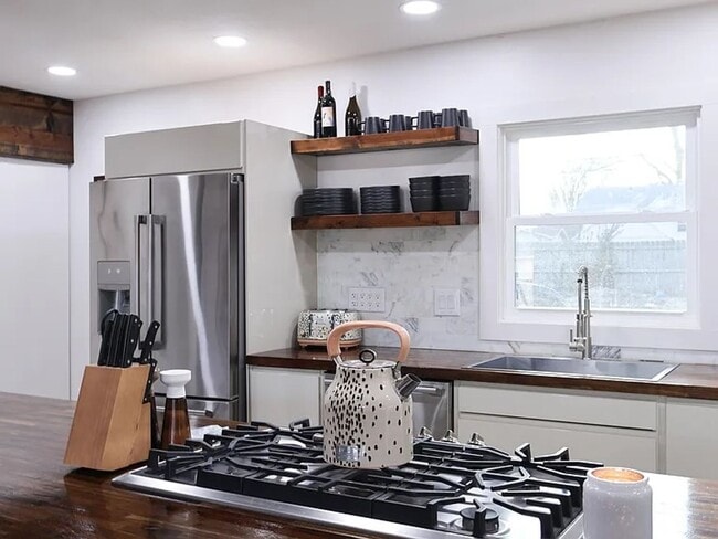Building Photo - Sit Back, Relax. Your New home Awaits.