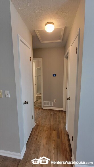 Building Photo - 3039 Jonathan Ct SW