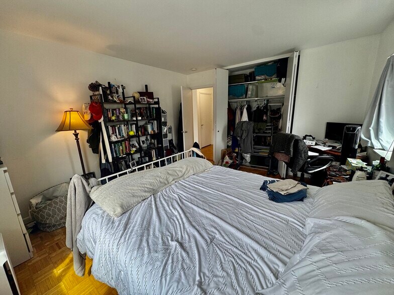 Building Photo - 2 Larose Pl