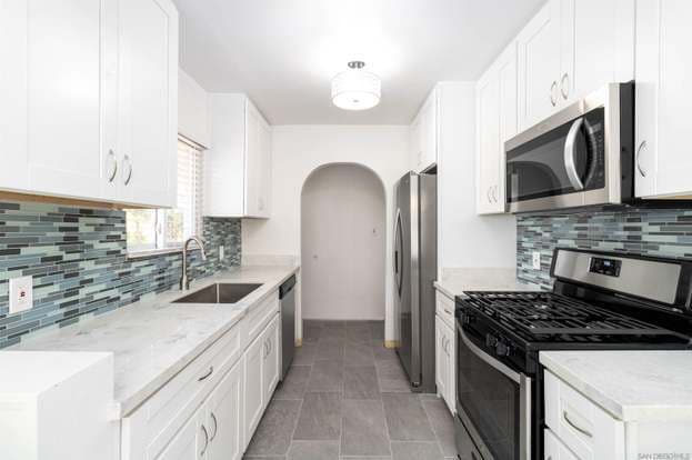 Building Photo - 627 60th St