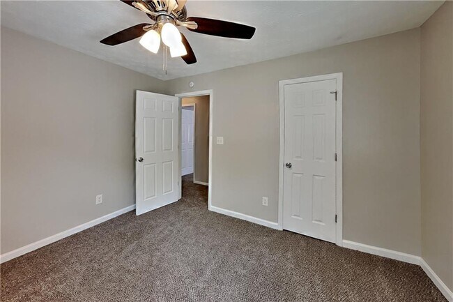 Building Photo - 101 Chantilly Ln