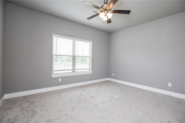 Building Photo - 2659 N Justin Dr