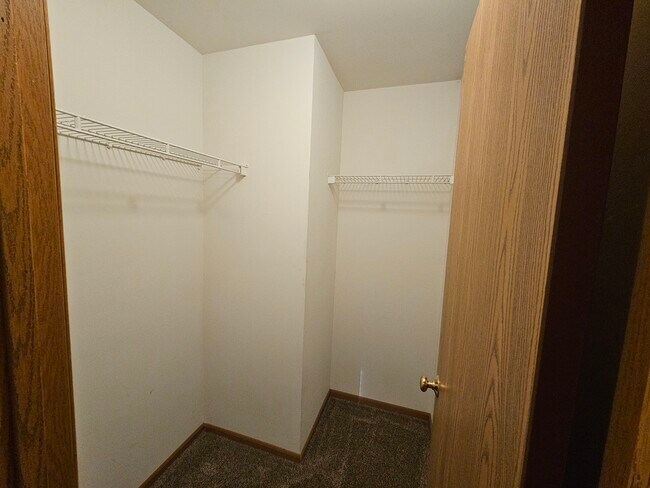 Building Photo - 330 Leah Ln