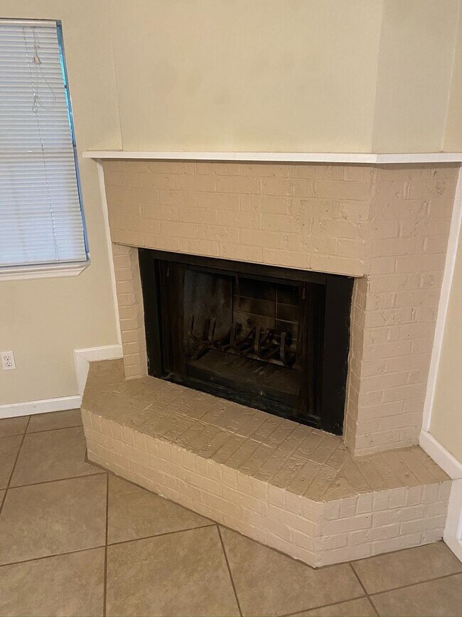 Building Photo - 2440 Ramblewood Ct