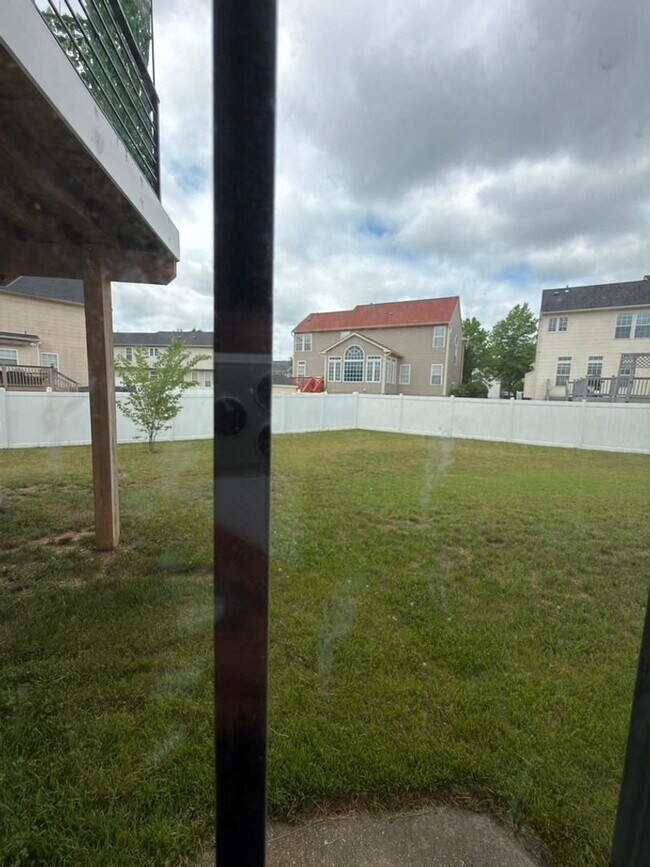 Building Photo - Private Basement Room in Waldorf | Utilities & WiFi Included