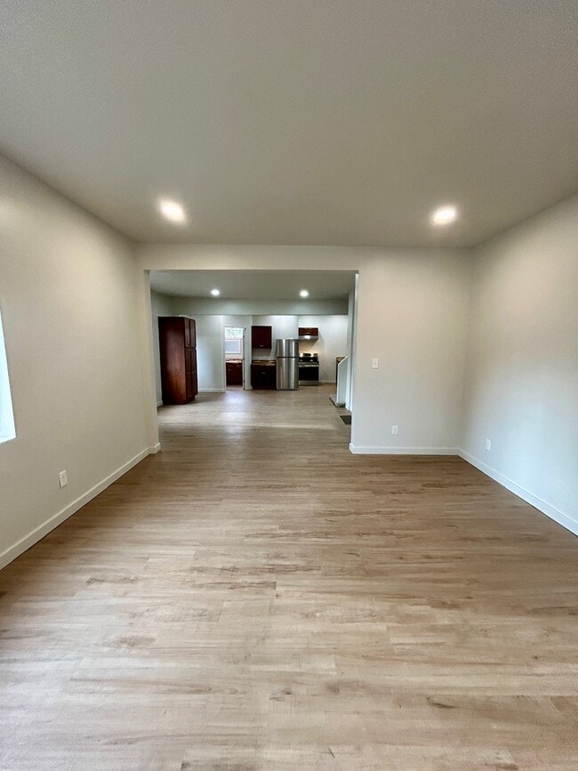 Building Photo - 1423 Mitchell Ave