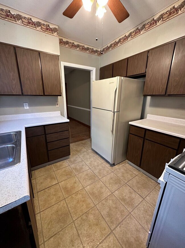 Building Photo - Charm & Convenient Rental Near Greenfield and Squirrel Hill – Available Now!