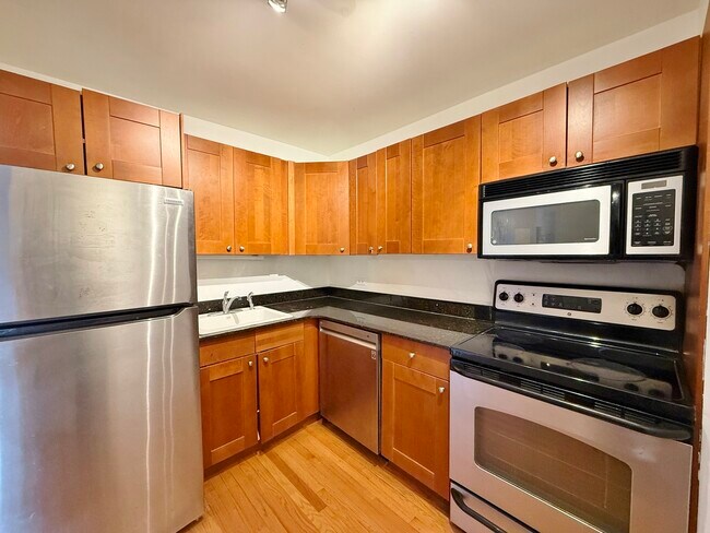 Building Photo - 3550 N Lake Shore Dr