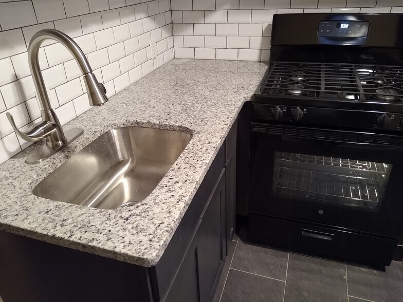 Building Photo - 2054 Ann St