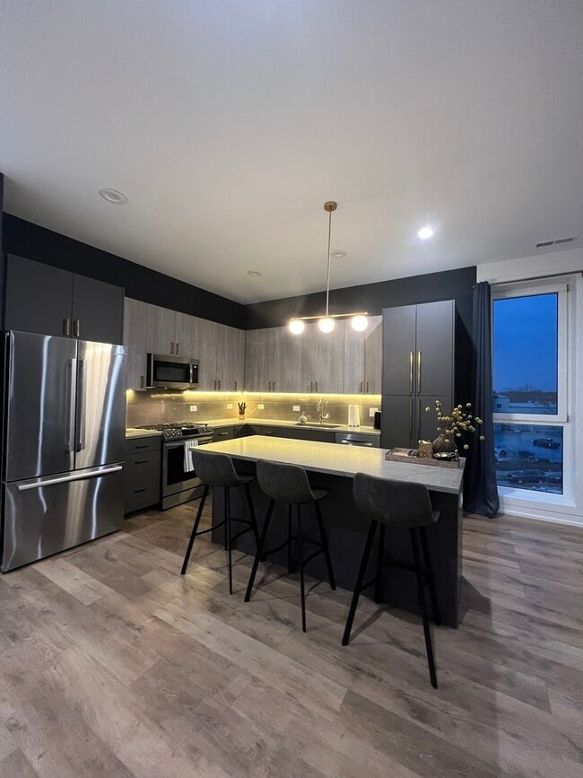 Building Photo - 815 N Richmond St