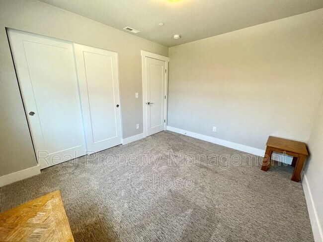 Building Photo - 22275 9th Ct SE