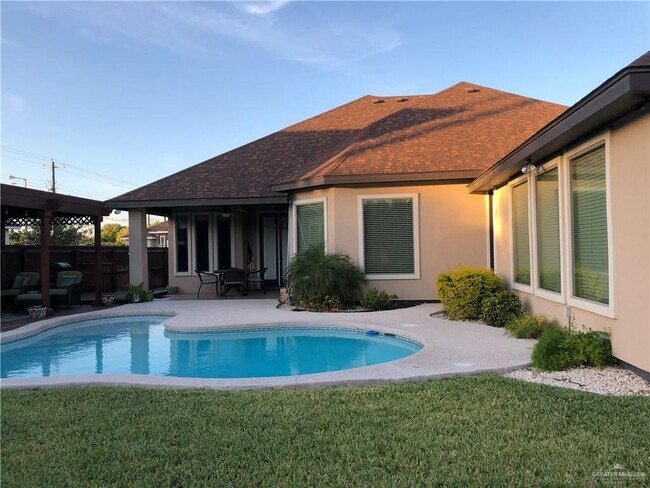 Building Photo - 25 Cornell Ave