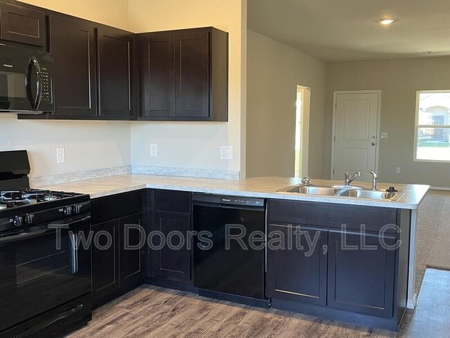 Building Photo - 561 SE 3rd Ter